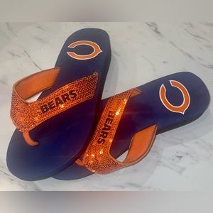 ⭐️Official Chicago bears sandals if your a fan. Pre owned and loved- warn once